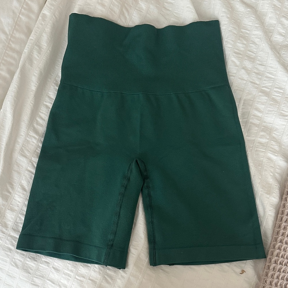 aritzia TNA high compression bike shorts XS